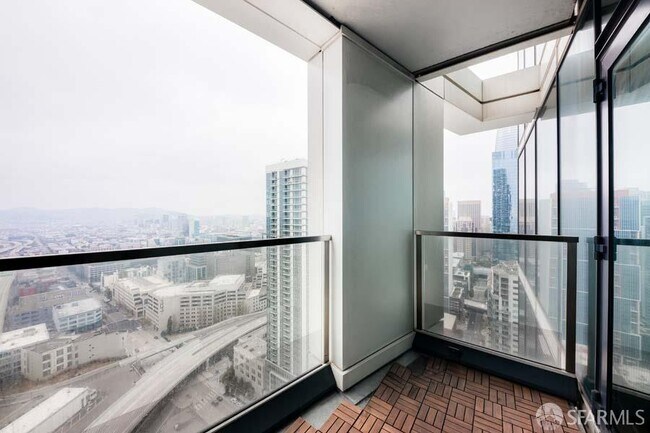 Building Photo - 425 1st St