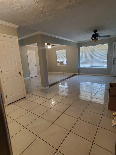 Building Photo - 1717 Magnolia Dr