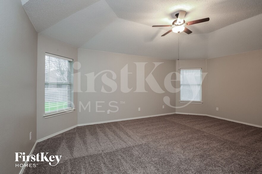 Building Photo - 513 Branch Ln