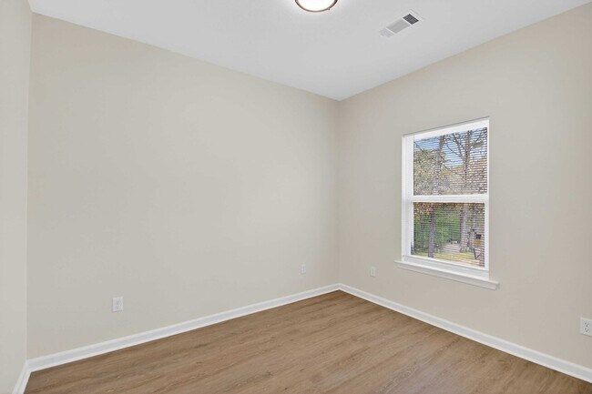 Building Photo - 2005-2007 Scotty Ct