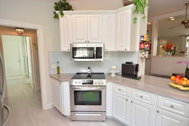 Building Photo - 1020 SW Balmoral Trce