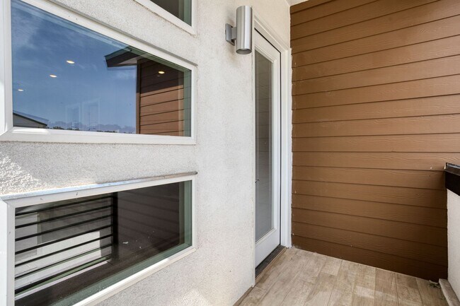 Building Photo - Luxury 3/2.5 Brand New Home