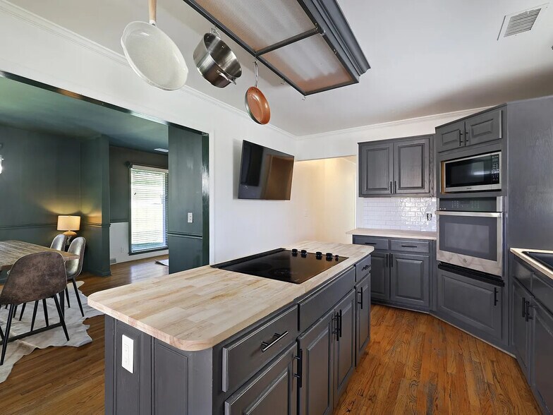 Building Photo - 436 Foothill Dr