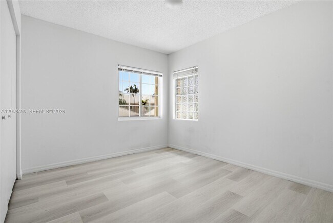 Building Photo - 2066 Madeira Dr