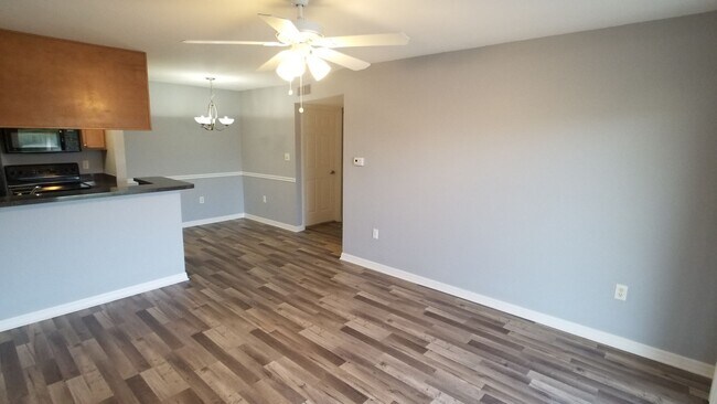 Building Photo - Ground Floor - Lake Front - Corner Unit - 1 Bedroom 1 Bath  for Lease