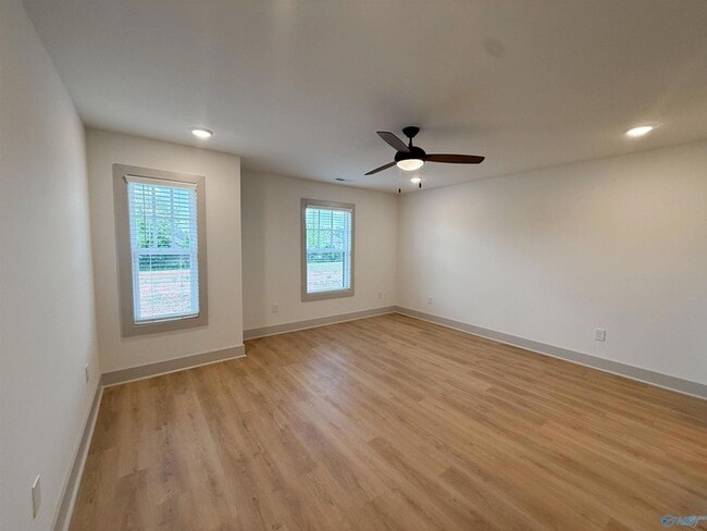Building Photo - 18 Whispering Oak Dr SW
