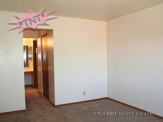 Building Photo - Pine Creek Estates Townhome