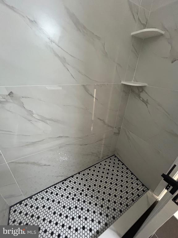 Building Photo - 1230 Penn St NE