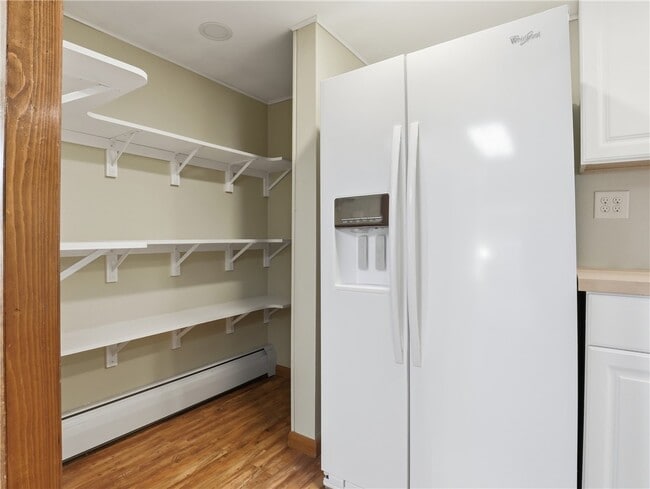 Building Photo - 813 N Elmer Ave