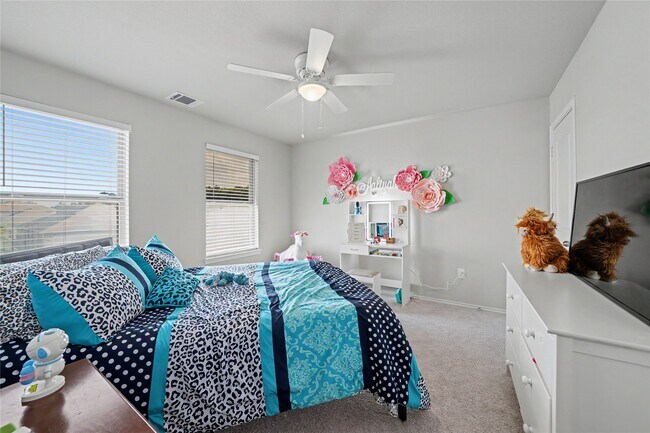 Building Photo - 20815 Acorn Valley Dr