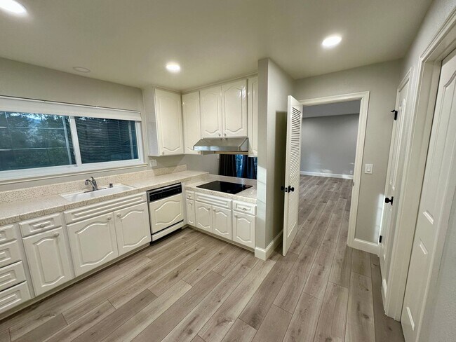 Building Photo - Cupertino Hills