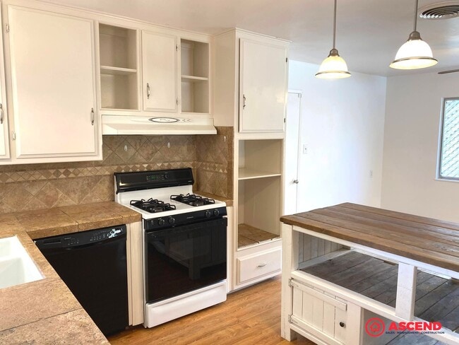 Building Photo - Immaculate Home Near China Grade Loop!