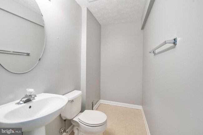 Building Photo - 5224 Leavers Ct