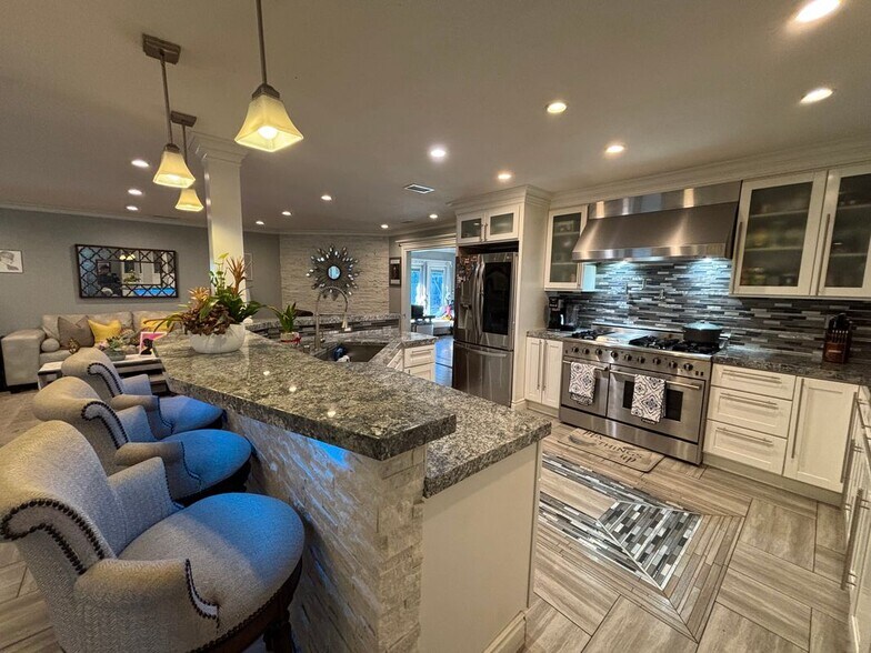 Building Photo - 17010 Via Los Caballeros