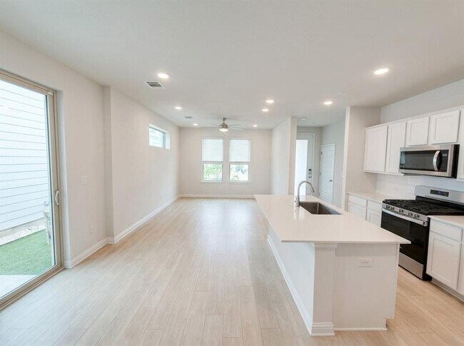 Building Photo - 8311 Springsteen Dr