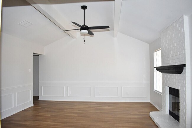 Building Photo - 6912 Brookdale Dr