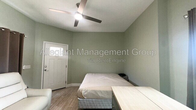 Building Photo - 1287 Glendora Rd N
