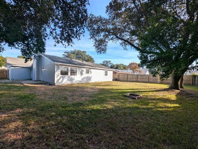 Building Photo - 35 Solar St