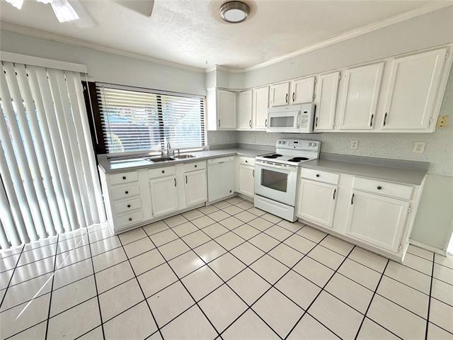 Building Photo - 4702 Spanish Trail