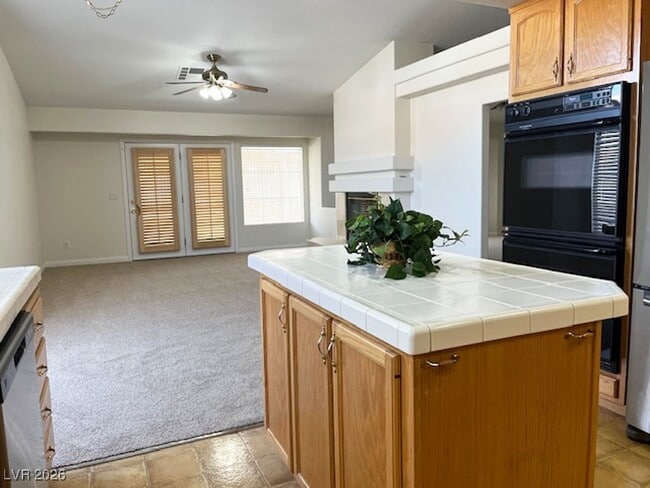 Building Photo - 16 Oak Hollow Ct