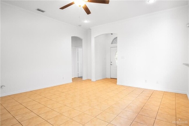 Building Photo - 3316 Zoe Ave