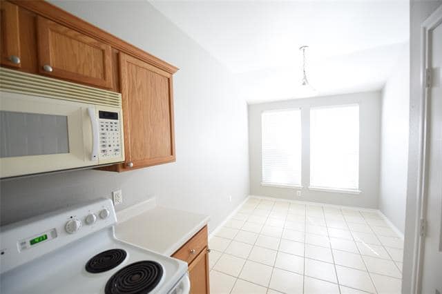 Building Photo - 421 Stanley Falls Dr