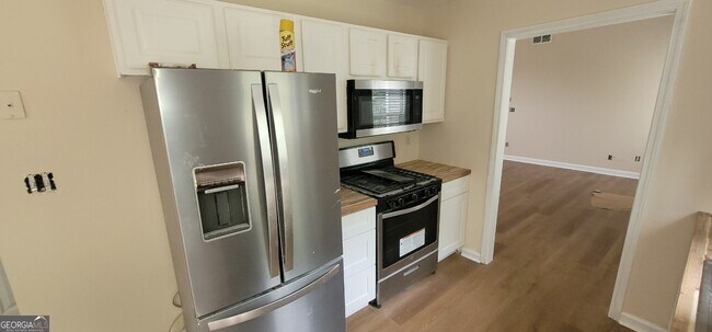 Building Photo - 10944 Knotty Pine Pl