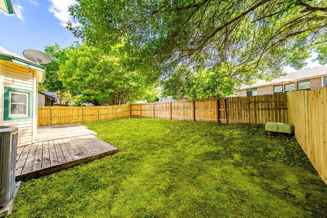 Building Photo - Spacious 4-Bedroom Rental in Autumn Ridge ...