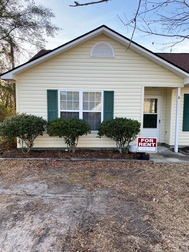 Building Photo - 416 Cedar Dr S