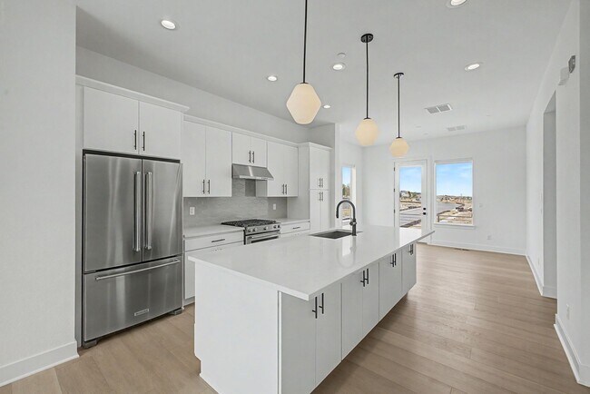 Building Photo - 707 Saddle Dr