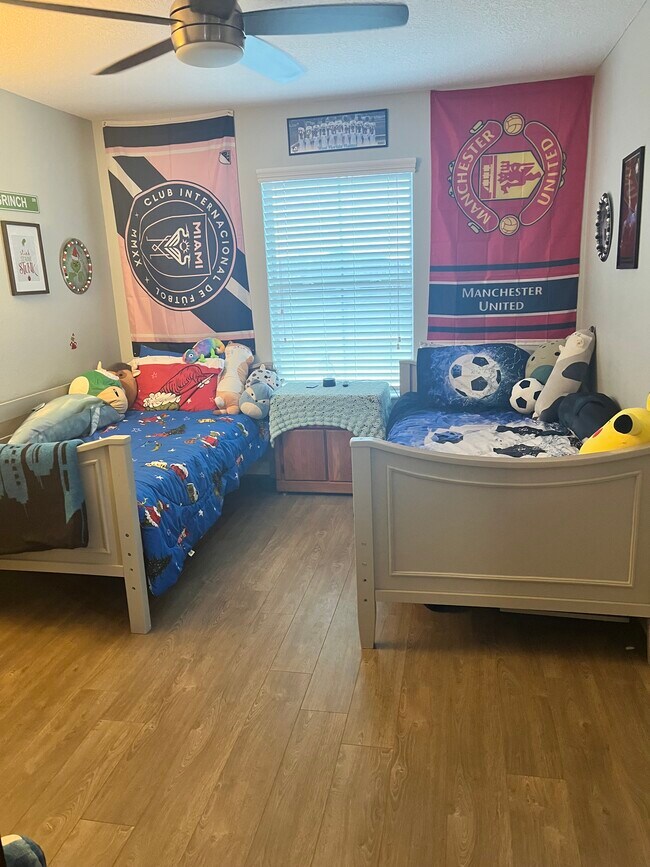 Building Photo - 2819 Lantern Hill Ave