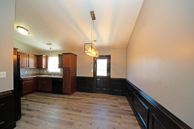 Building Photo - 315 Basil Ct