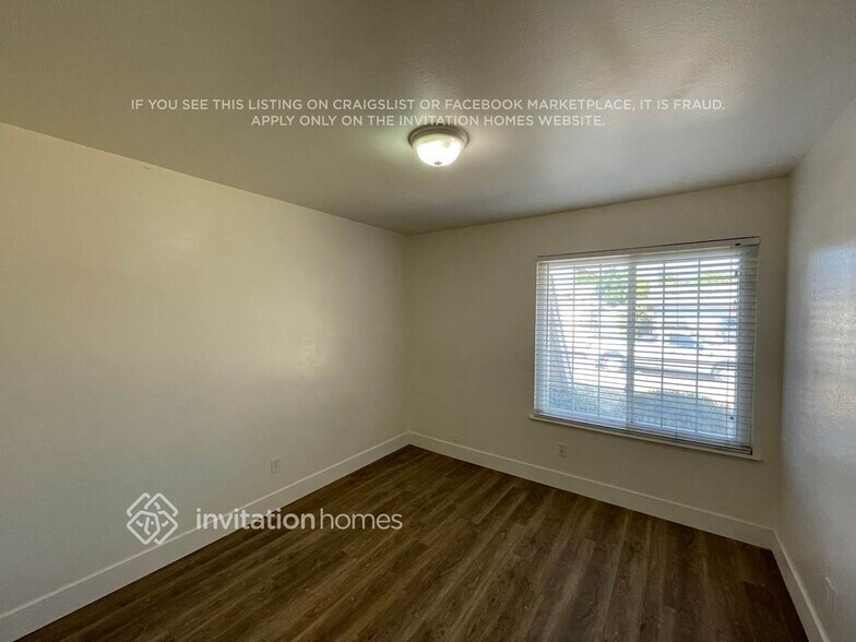 Building Photo - 7401 Blackthorne Way