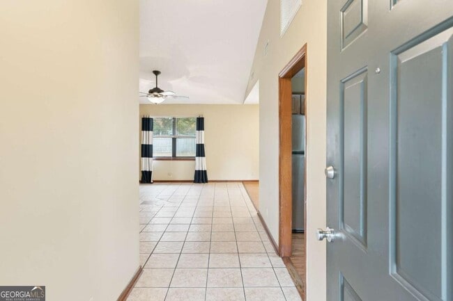 Building Photo - 132 N Woodvalley Dr