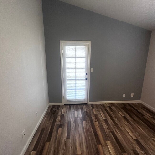 Building Photo - Must See!! Gorgeous 2 Bedroom, 2 Bathroom ...