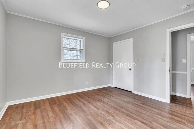 Building Photo - 107 River Rd Cir-