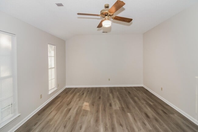 Building Photo - 2563 Country Trail Dr