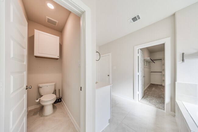 Building Photo - 12930 Royal Ann Wy