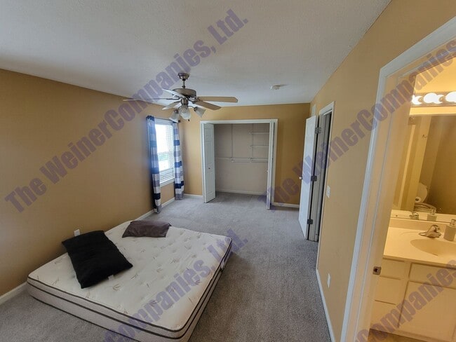 Building Photo - 3 Bedroom/2.5 Bathroom Townhome – Available August 1st!