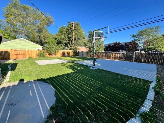 Building Photo - Remodeled Home in Old SW near Reno High