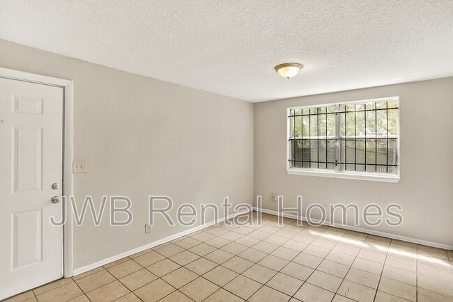 Building Photo - 1580 W 19th St