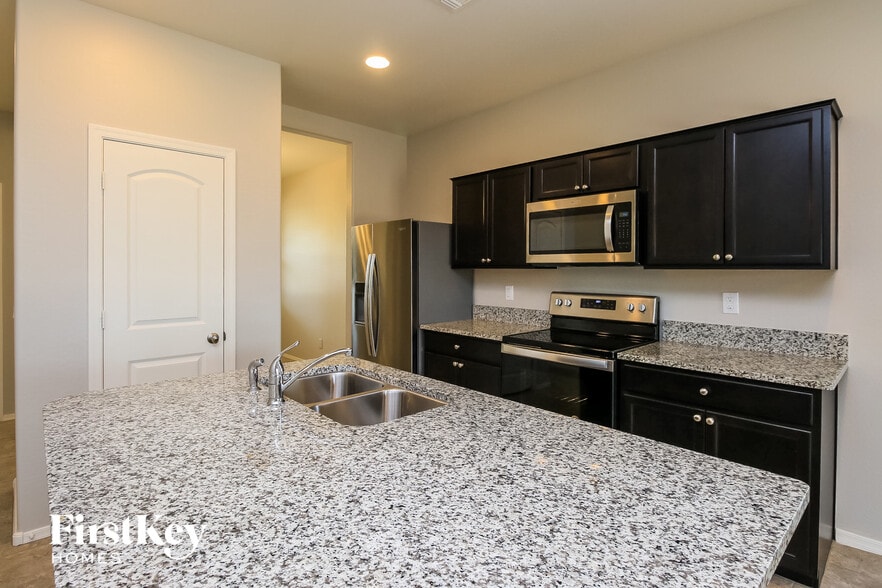 Building Photo - 11427 E Wallflower Ln