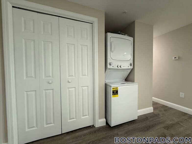 Building Photo - 21 Kenmar Dr