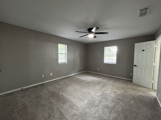 Building Photo - Lakeside Dream Home: Fully Remodeled 4BD/2BA Near Loop 323
