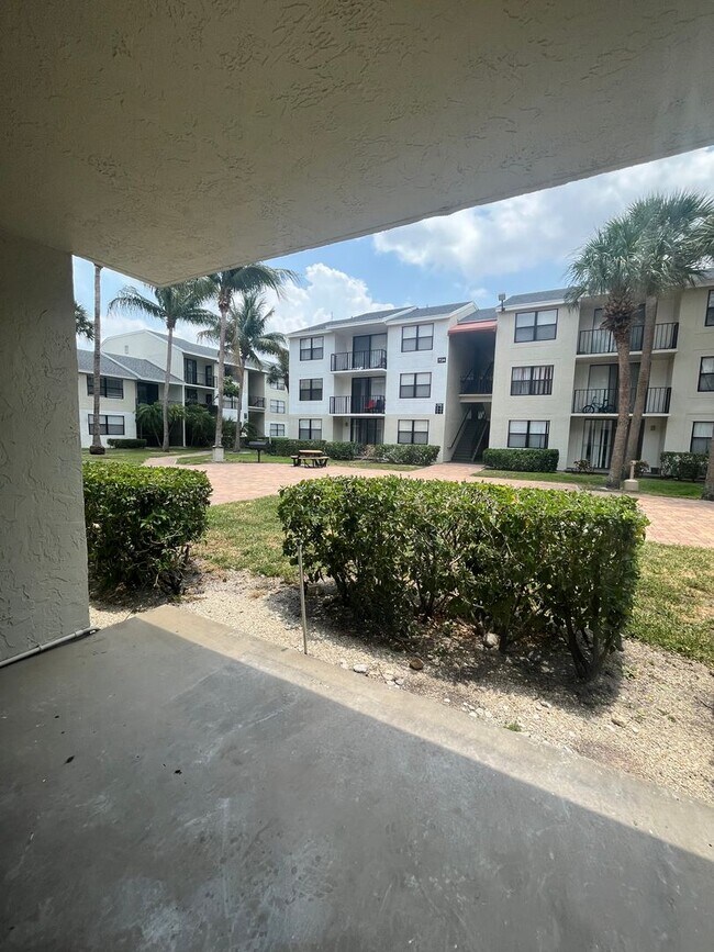 Building Photo - 706 Executive Center Dr