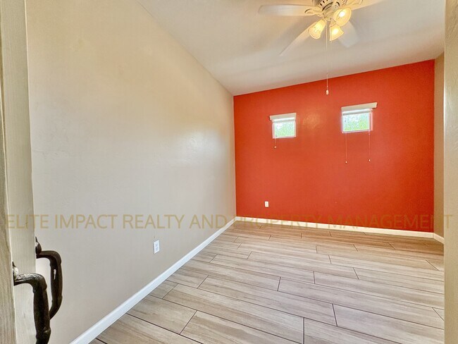 Building Photo - 6004 S Meadow Breeze Dr