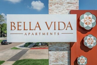 Building Photo - Bella Vida