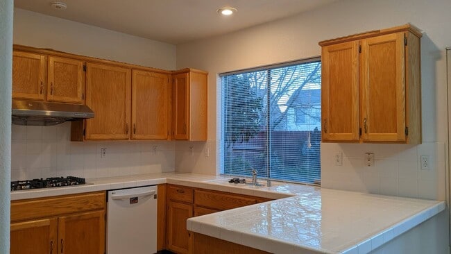 Building Photo - OPEN HOUSE MONDAY 3/9/26 at 4:00-5:00pm