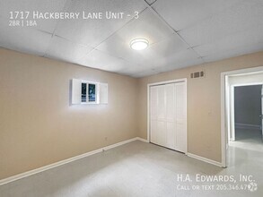 Building Photo - 1717 Hackberry Ln