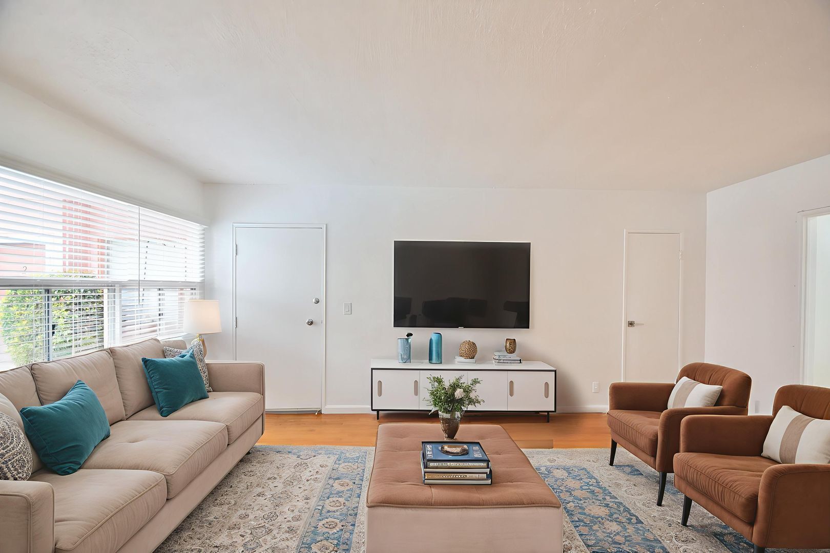 Building Photo - 11143 Aqua Vista St